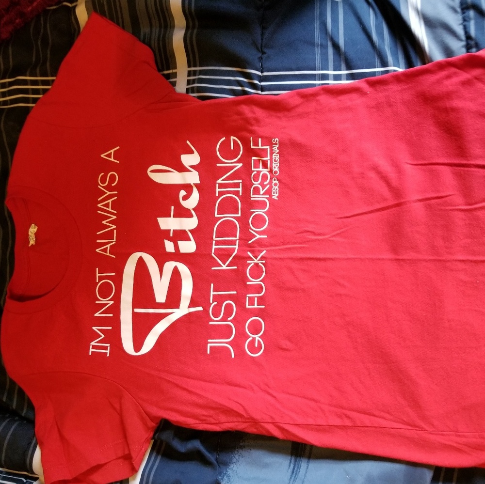 Red t-shirt - Picture 2 of 2
